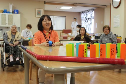 トイレットペーパーの芯を使ったボーリング スタッフブログ 介護事業 デイサービスセンター グランドg 1 通所介護 介護予防通所介護 医療法人 光竹会